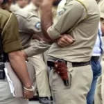 राजनीतिक बना पुलिस हिरासत केस, अब परिजनों से मिलने पहुंचे ये नेता