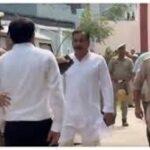 लखीमपुर खीरी: पुलिस मौजूदगी में BJP विधायक की पिटाई, Video Viral