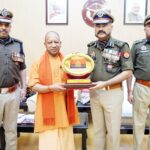 उपचुनाव के रुझानों के बीच DGP प्रशांत कुमार ने की CM योगी से मुलाकात