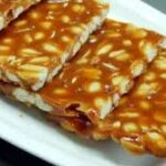 सर्दियों में घर पर ही बनाएं स्वादिष्ट Gud Ki Chikki, जानें आसान Recipe