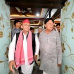 राणा सांगा पर दिए बयान के बाद सियासी उबाल, सांसद सुमन से मिलने पहुंचे सपा प्रमुख