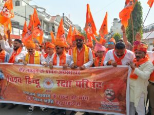 लखनऊ में विश्व हिंदू रक्षा परिषद की पदयात्रा, सनातन आयोग की उठी मांग