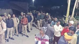 UP CRIME: पारिवारिक विवाद ने लिया खूनी रूप, बेटे पर चार हत्याओं का आरोप