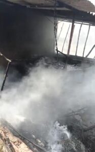 मोहनलालगंज में शॉर्ट सर्किट से लगी आग, मजदूर परिवार की गृहस्थी जलकर राख