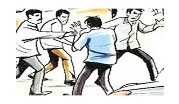 डाला हटाने को लेकर विवाद में मारपीट, युवक व बुजुर्ग माता-पिता घायल