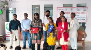 वीर सावरकर जयंती पर भाषण प्रतियोगिता का आयोजन, युवाओं में दिखा देशभक्ति का उत्साह
