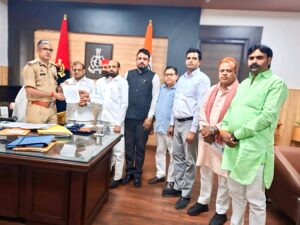 मोहनलालगंज कोतवाल और चौकी प्रभारी पर सपा नेताओं का आरोप, पुलिस आयुक्त से की कार्रवाई की मांग