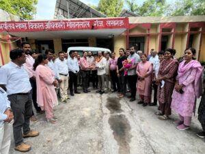 35 वर्षों की निष्कलंक सेवा के बाद वरिष्ठ प्रशासनिक अधिकारी हरेन्द्र सिंह को दी गई भावभीनी विदाई