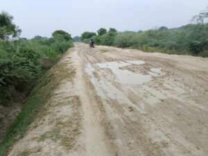 बारिश ने खोली समेसी-कुबहरा मार्ग की पोल, अधूरी सड़क से ग्रामीणों की बढ़ीं मुश्किलें