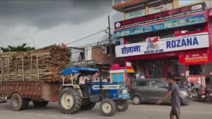 मोहनलालगंज: ओवरलोड लकड़ी लदी ट्रैक्टर-ट्रॉलियों पर उठे सवाल, जांच की मांग तेज 