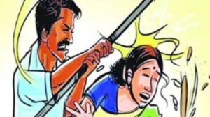 बाग में महुआ बीनने गई युवती पर हमला, लाठी-डंडों से मारपीट; मुकदमा दर्ज