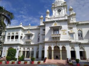 KGMU छात्रावास में मिलेगा केवल शाकाहारी भोजन, विपक्ष ने उठाए सवाल