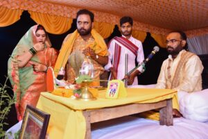 दखिना गांव में शिव महापुराण कथा का दूसरा दिन, शिव भक्ति में डूबे श्रद्धालु