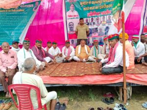 PWD अधिकारियों के न पहुंचने से किसानों में आक्रोश, 16वें दिन भी धरना जारी