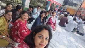 निलंबन पर भड़का विरोध, विकास भवन में डटे ग्राम विकास अधिकारी