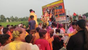 गणपति बप्पा मोरया के जयकारों से गूंजा नगराम, शोभायात्रा के बाद गणेश प्रतिमा का विसर्जन