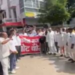 CEC ज्ञानेश कुमार के आगरा आवास पर कांग्रेस का प्रदर्शन, गेट पर कालिख पोती; दो नेता गिरफ्तार