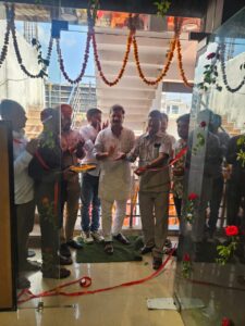 निगोहां में ‘दा ब्रांड हब’ शोरूम खुला, अब स्थानीय बाजार में मिलेगी ब्रांडेड मेंस वियर की रेंज