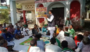 सड़क निर्माण के आश्वासन पर कुशमौरा में ग्रामीणों का धरना स्थगित