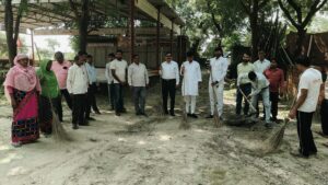 सेवा संकल्प अभियान में ब्लॉक प्रमुख ने संभाली झाड़ू, योग केंद्र में चला सफाई अभियान