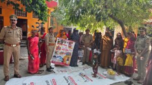 मोहनलालगंज: दुर्गा मंदिर में पहुंची मिशन शक्ति टीम, महिलाओं को बताए सुरक्षा और सहायता के उपाय